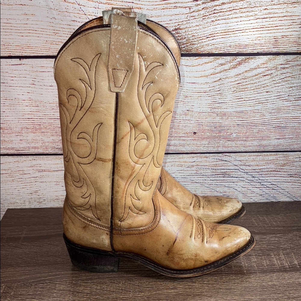 60/70’s Vintage Wrangler Women’s Tan and Cream 6N Cowboy Boots
